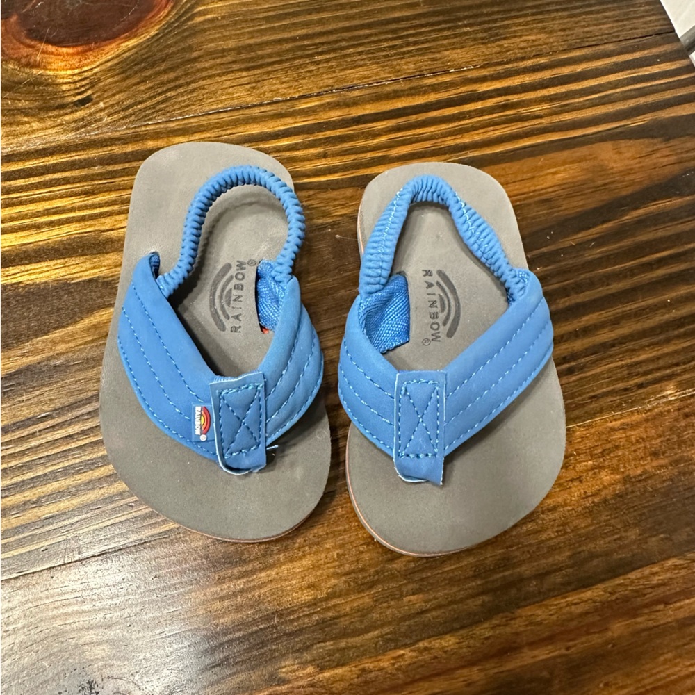 Rainbow sandals size 7/8